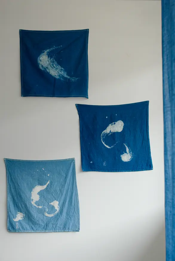 Natural indigo dye with reserve, on coton, set of three
30 cm x 30 cm each