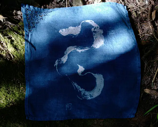 Natural indigo dye with resist technique. On ancient fabric : coton & linen with embroidery. Set of Six - 2024.
40 cm x 40 cm 16 inches x 16 inches