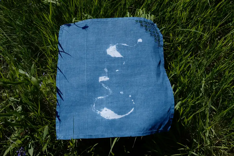 Natural indigo dye with resist technique. On ancient fabric : coton & linen with embroidery. Set of Six - 2024.
40 cm x 40 cm 16 inches x 16 inches